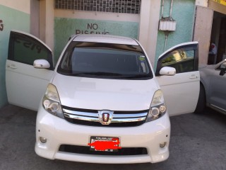 2013 Toyota Isis for sale in St. Catherine, 