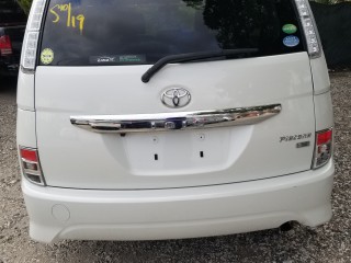 2013 Toyota Isis for sale in Kingston / St. Andrew, Jamaica