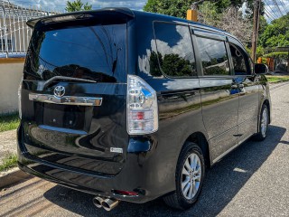 2013 Toyota Voxy