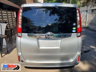 2014 Toyota NOAH