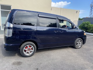 2006 Toyota Voxy