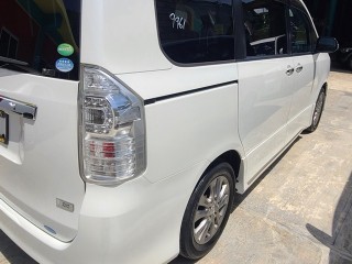 2013 Toyota Voxy