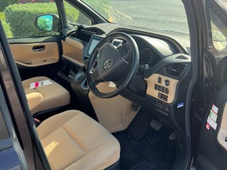 2014 Toyota Noah