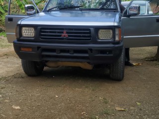 2000 Mitsubishi L200