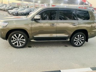 2017 Toyota LAND CRUISER
$2,981,195