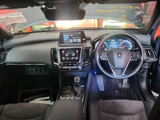 2019 Toyota Crown Hybrid