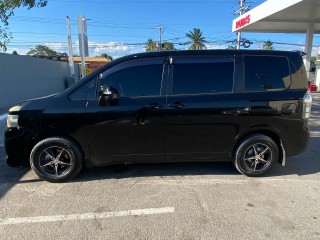 2013 Toyota Voxy for sale in Kingston / St. Andrew, Jamaica