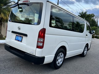 2016 Toyota HIACE