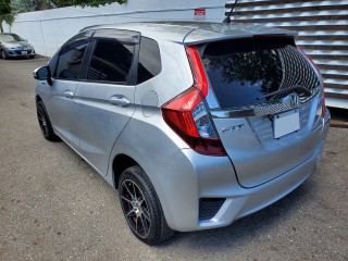 2016 Honda Fit Hybrid
$1,550,000