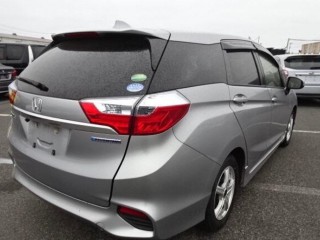 2017 Honda Fit shuttle hybrid