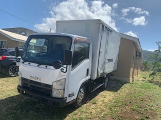 2011 Isuzu Elf