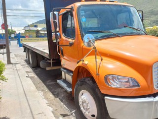 2007 Freightliner M102 business classs