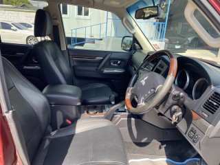 2016 Mitsubishi PAJERO