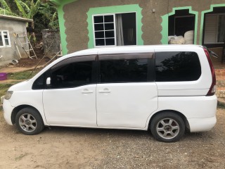 2006 Nissan Serena