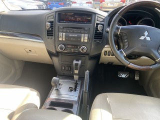 2012 Mitsubishi PAJERO