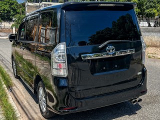 2013 Toyota Voxy