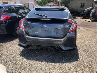 2018 Honda Civic Touring
$2,390,000