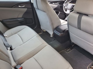 2016 Honda CIVIC
$1,990,000