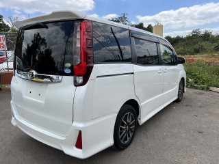 2014 Toyota Noah Si