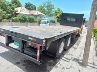 2007 Freightliner M102 business classs