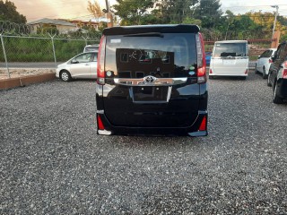 2014 Toyota Noah SI