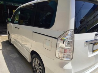 2013 Toyota Voxy