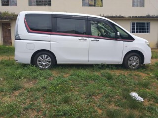 2013 Nissan Serena