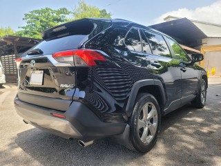 2020 Toyota RAV4
$5,690,000