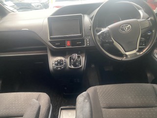 2014 Toyota VOXY HYBRID