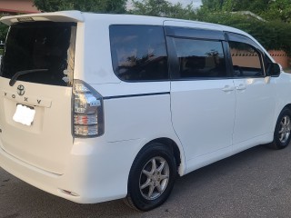 2011 Toyota Voxy for sale in Kingston / St. Andrew, Jamaica