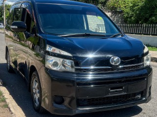 2013 Toyota Voxy for sale in Kingston / St. Andrew, Jamaica