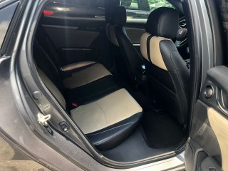 2018 Honda Civic Touring
$2,390,000