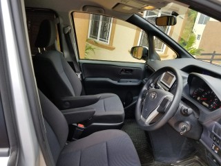 2014 Toyota Voxy for sale in Kingston / St. Andrew, Jamaica