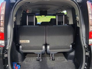 2014 Toyota Noah si 
$2,690,000