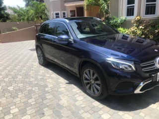 2017 Mercedes Benz GLC 200 AMG STYLE PACKAGE    Dealer Warranty for sale in Kingston / St. Andrew, Jamaica