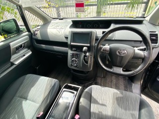 2013 Toyota Voxy for sale in Kingston / St. Andrew, Jamaica