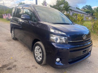 2011 Toyota Voxy for sale in Kingston / St. Andrew, Jamaica