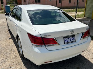 2013 Toyota Crown 
$2,900,000