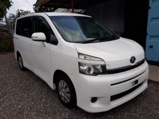 2011 Toyota Voxy for sale in Kingston / St. Andrew, Jamaica