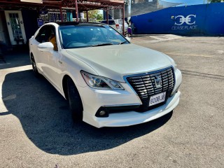 2014 Toyota CROWN ROYAL