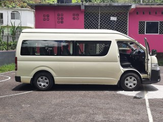 2015 Toyota hiace