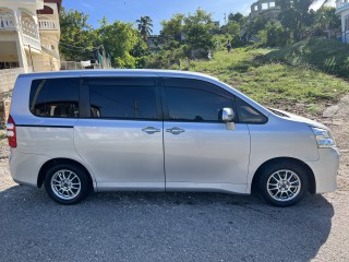 2012 Toyota Noah