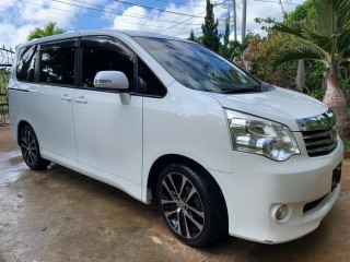 2013 Toyota Noah