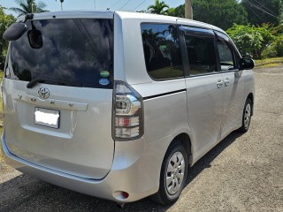 2013 Toyota Voxy