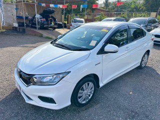 2017 Honda Grace
$2,350,000
