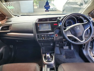 2016 Honda Fit Hybrid
$1,550,000