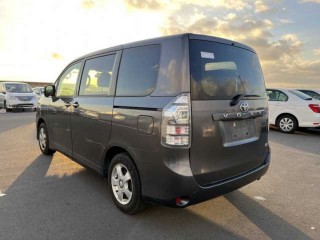 2014 Toyota Voxy