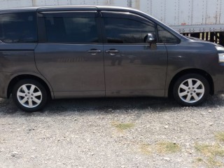 2011 Toyota Voxy for sale in Kingston / St. Andrew, Jamaica