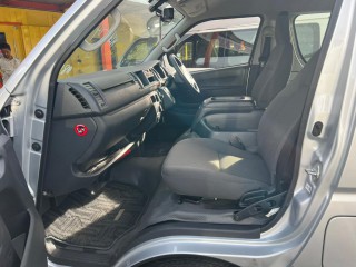 2015 Toyota Hiace fully seated for sale in Kingston / St. Andrew, Jamaica