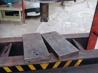 2015 Toyota 15 tonne
$1,000